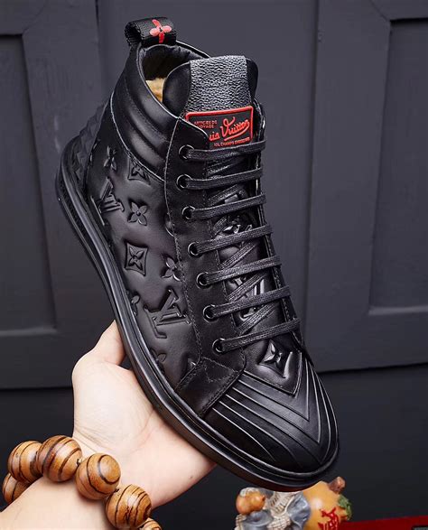 scarpe louis vuitton uomo saldi|Sneakers di lusso uomo, scarpe da uomo .